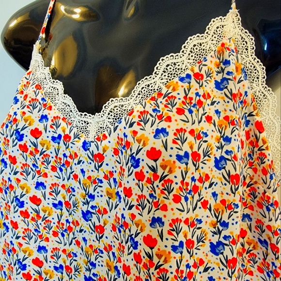 Top with lace details - Picture 3 of 4